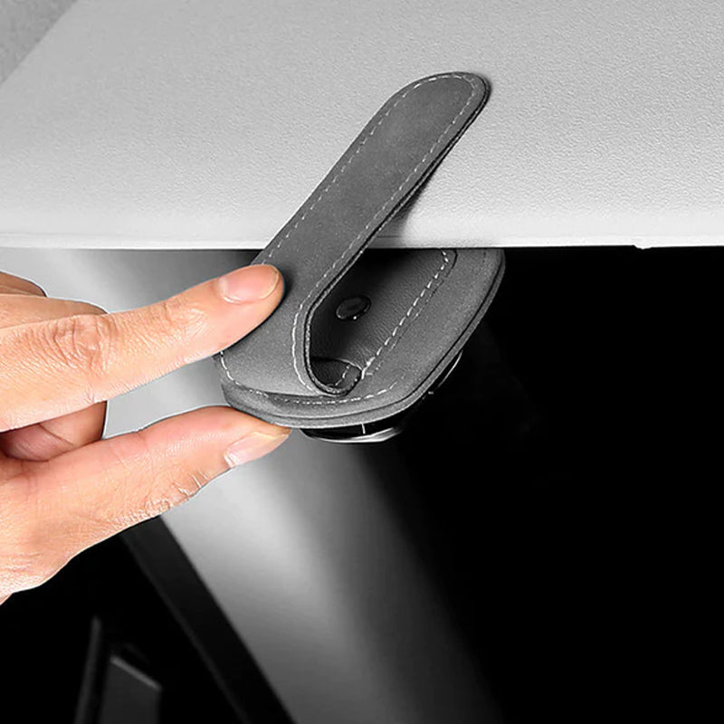 Clip per occhiali multifunzione in pelle scamosciata con logo dell'auto