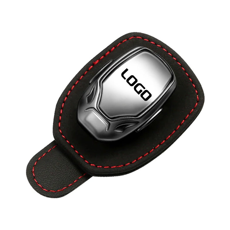 Clip per occhiali multifunzione in pelle scamosciata con logo dell'auto